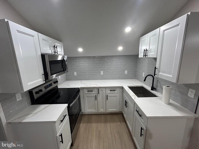 Building Photo - 71 Dreamland Park Dr