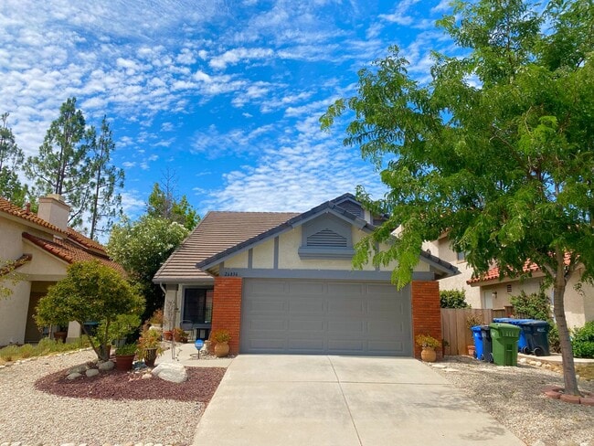 Building Photo - Calabasas Two-Story 4b/3b Beautifully & Mo...