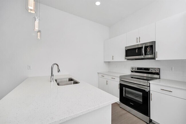 Photo - 380 Famagusta Dr