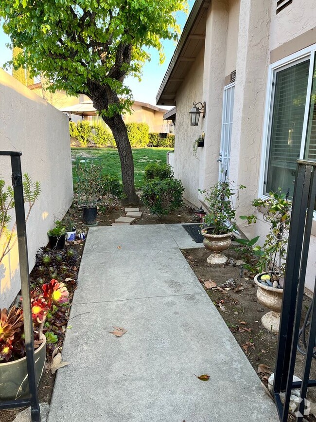 Building Photo - Rancho Bernardo Extra Large 2 bedroom 2 bath Rental