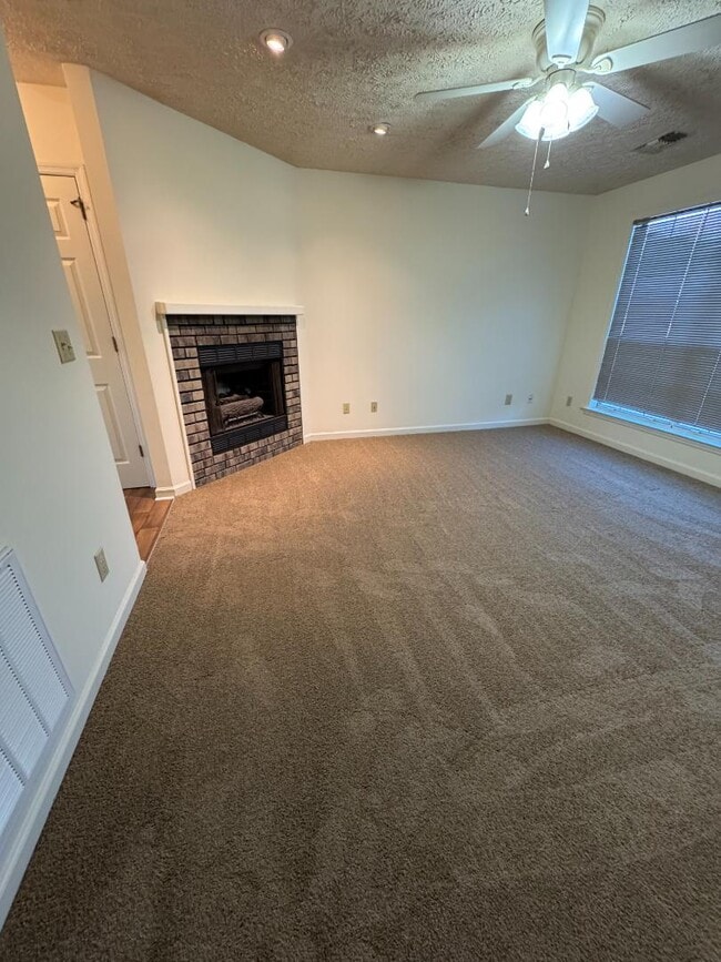 Photo - 1714 Monument Ln