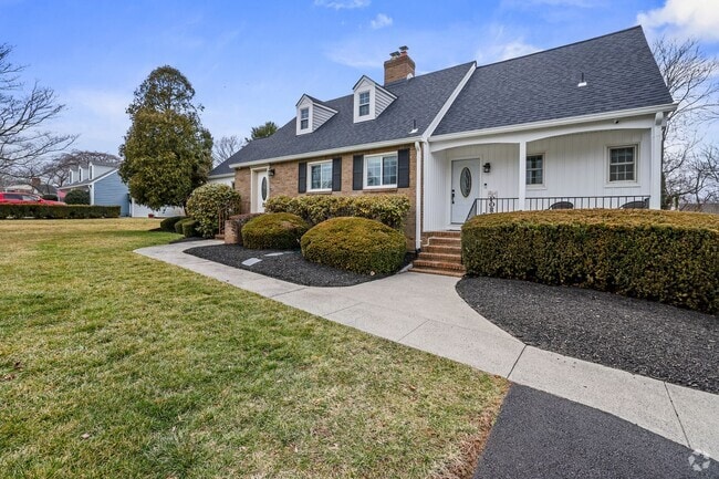 Building Photo - Stunning 4 Bedroom 2.5 Bath Home For Rent ...