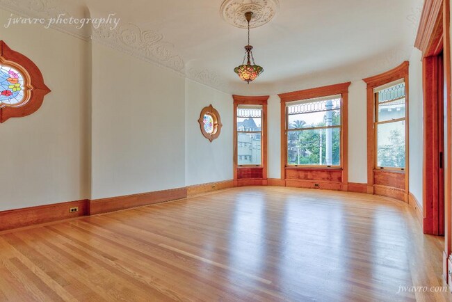 Lounge - 1394 Masonic Ave