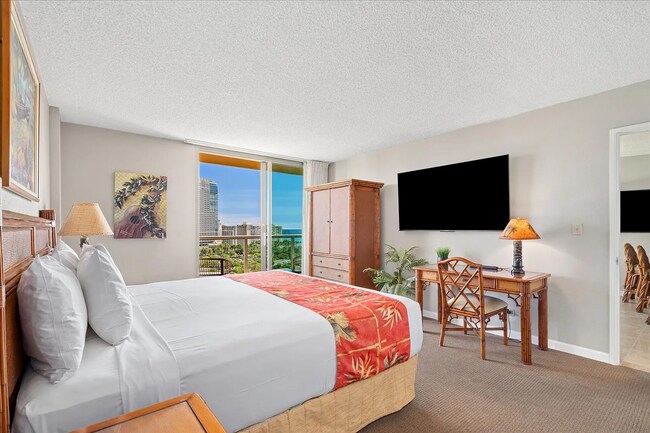 2045 Kalakaua Ave.