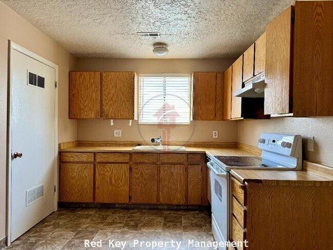 615 E Smelter Rd