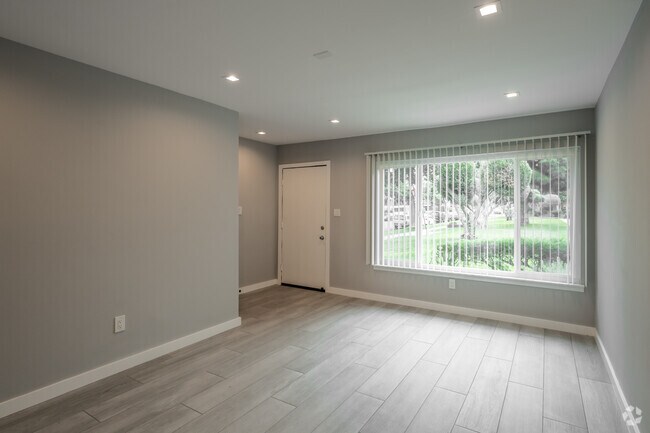 3BR, 2BA - 1,273SF - Living Room