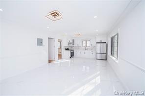 Photo - 76-33-76160 160th St Unidad 1st FL