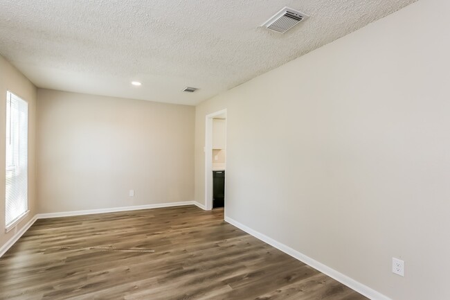 Photo - 1434 New Tree Ln