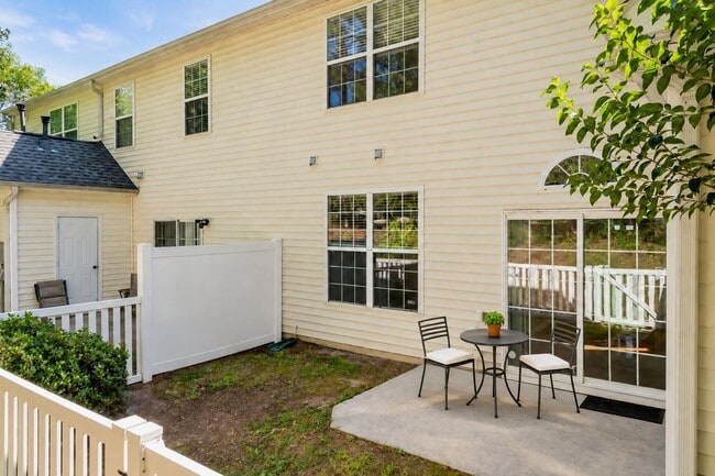 518 Auburn Square Dr