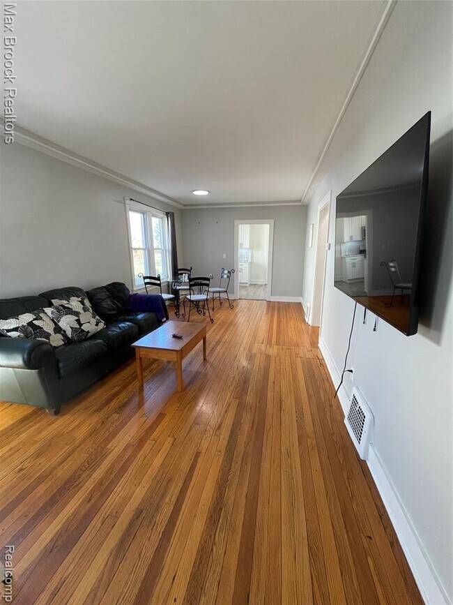 Photo - 808 Laprairie St