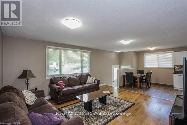 Photo - 12 Garland Crescent
