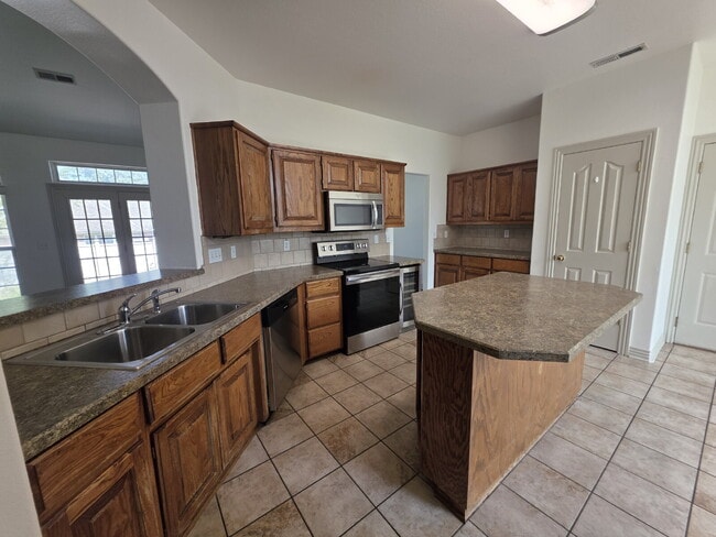 Photo - 302 Cross Creek Dr