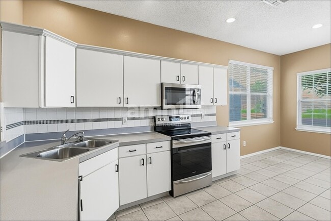 Photo - 922 Lake Biscayne Way