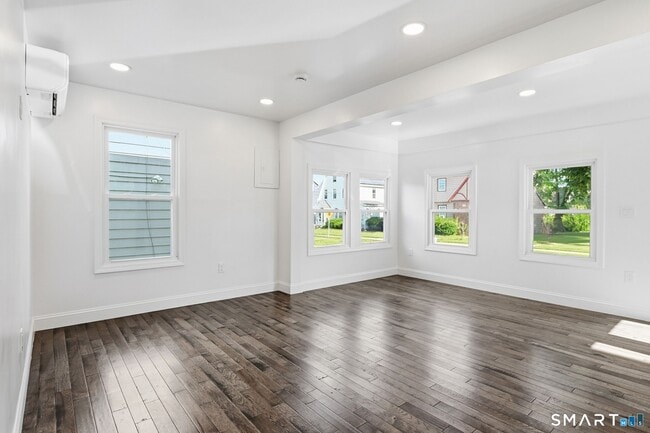 52 4th St