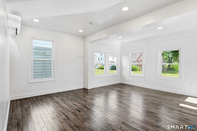 Photo - 52 4th St