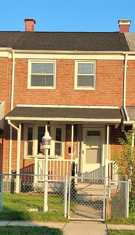 Photo - 2242 Graythorn Rd