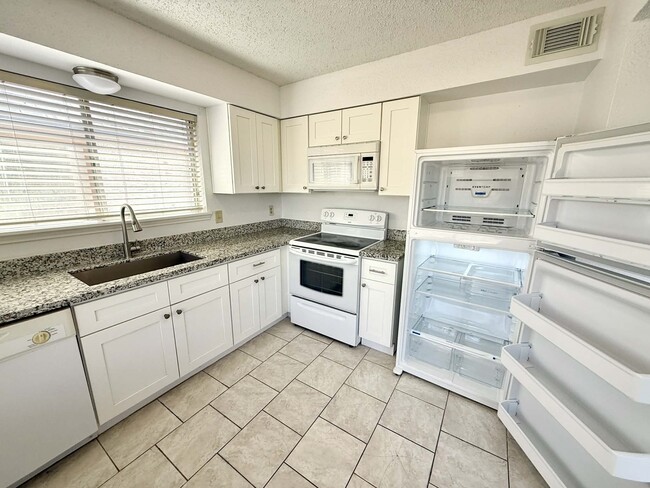 Photo - 12100 Overbrook Ln Unit 17D