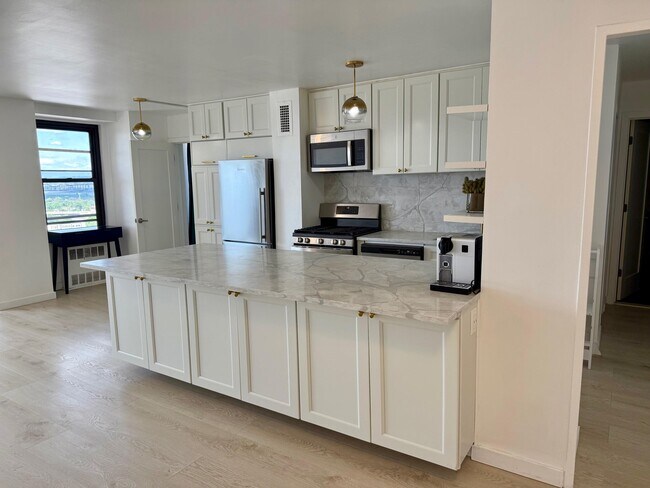 Building Photo - 10 HURON Ave Unit 12J Rental