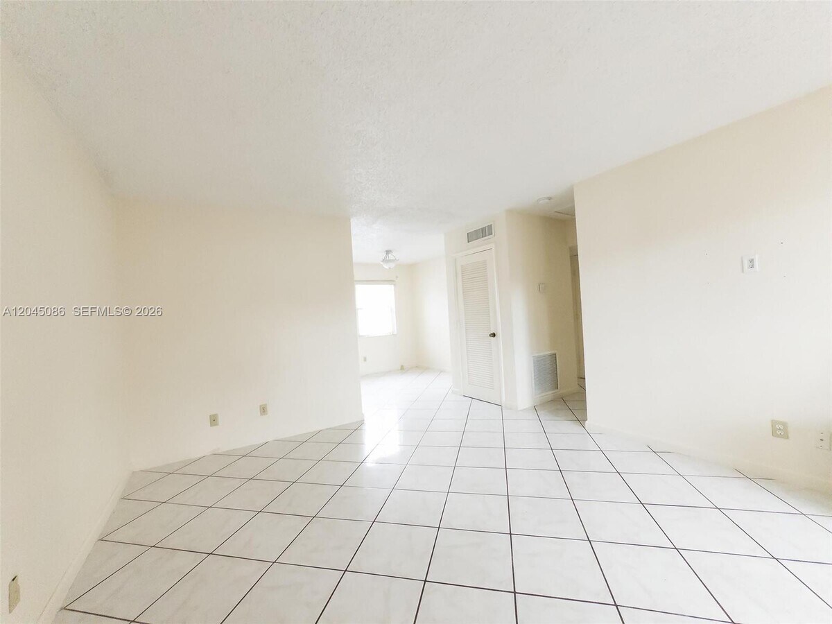 Photo - 5870 NW 16th Pl Unidad 4