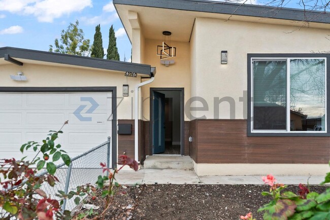 Photo - 42740 Jefferson St