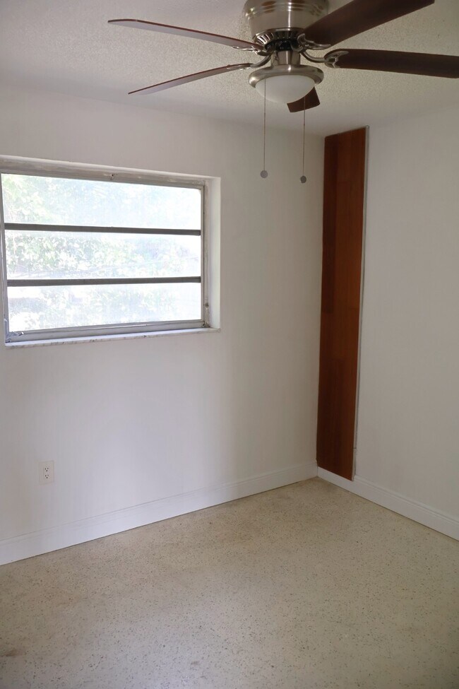 Photo - 528 SW 6th St