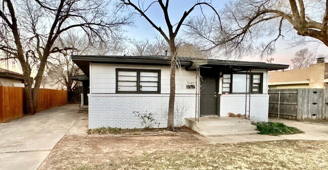 Building Photo - Cute 2-Bedroom near 19th & Quaker! Rental