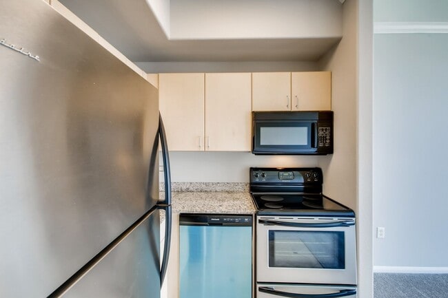 Photo - MOVE IN SPECIAL!!!  Cortez Hill Studio with Western City Views @ The Mills Unidad 406