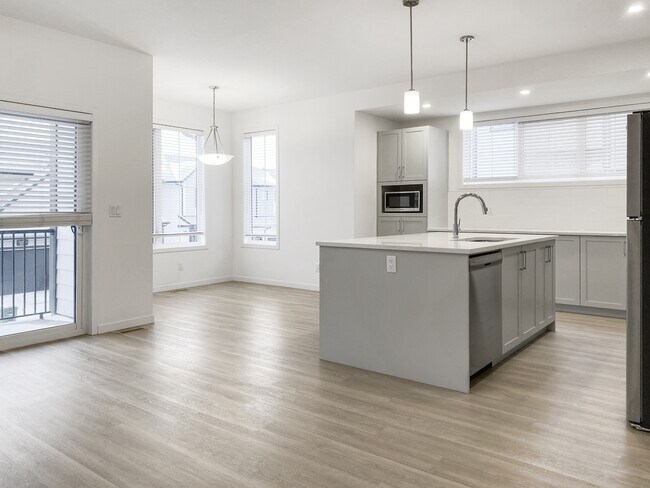 Photo - 679 SouthPoint Heath SW