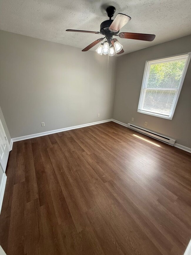 Building Photo - 2 bed, 1 bath duplex in Nicholasville!