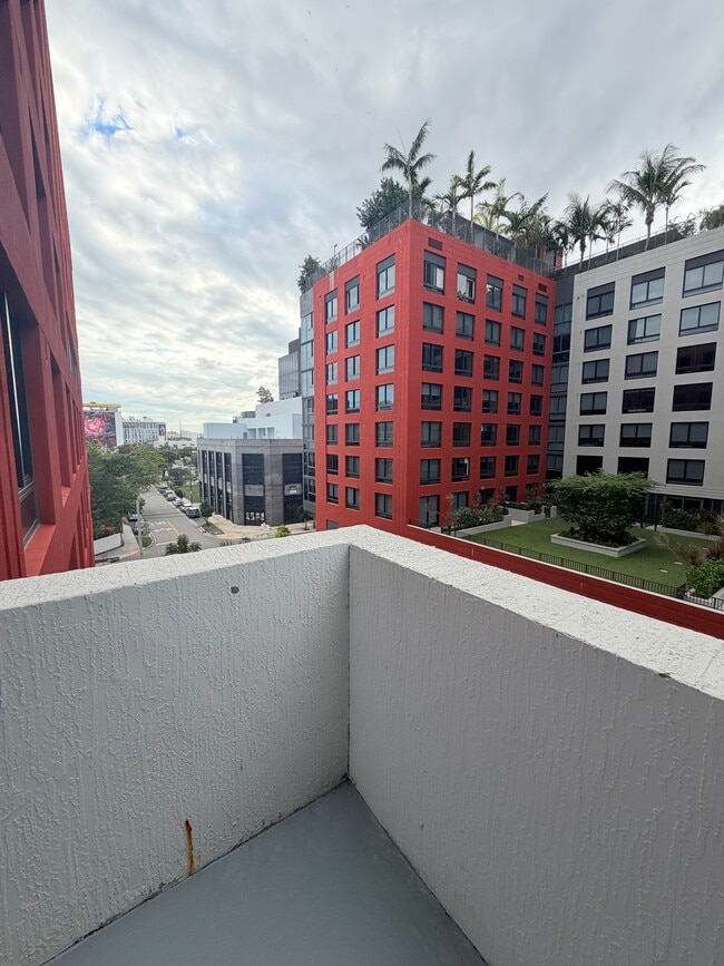 Building Photo - 41 NW 31st St Unit B1