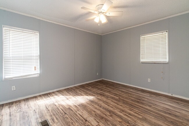 Photo - "Charming 2-Bed, 2-Bath Mobile Home Retrea...