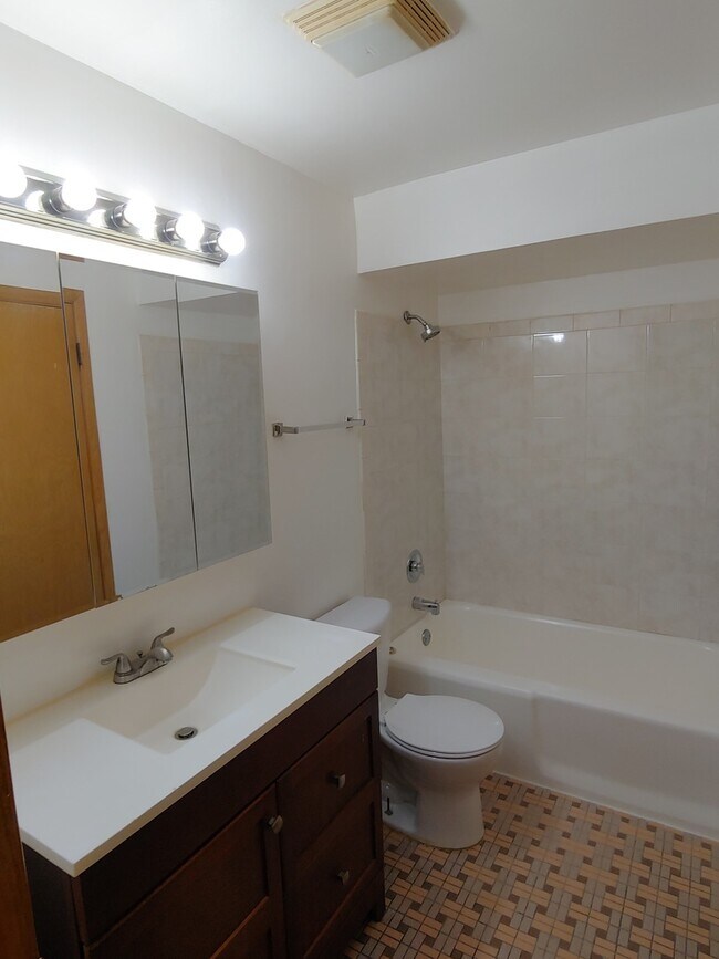 Photo - 5304 W Addison St