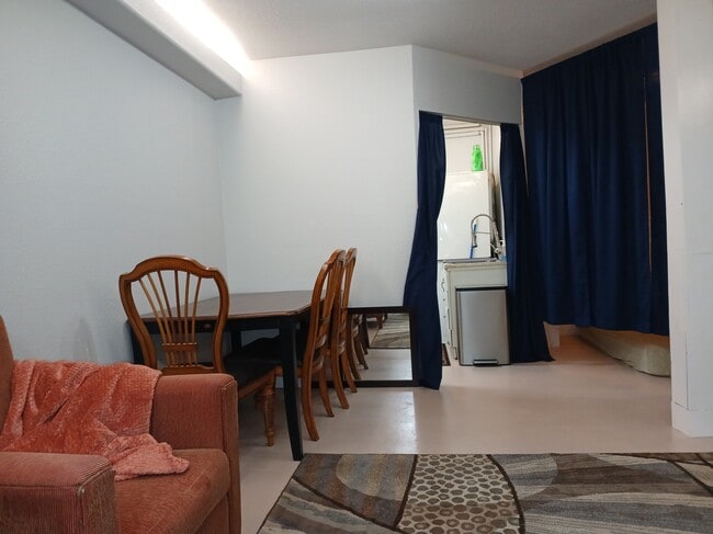 Dining - 7460 E Denelle St Unit 4A