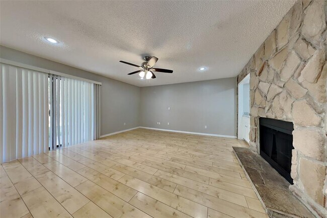 Photo - 542 Enchanted Hollow Dr