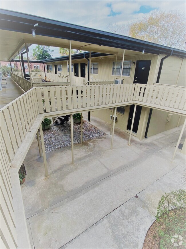 Building Photo - French Courtyard Rental