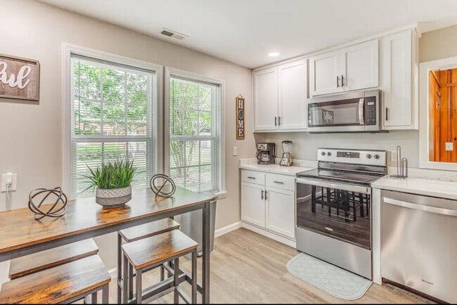 Photo - 208 E Columbus St