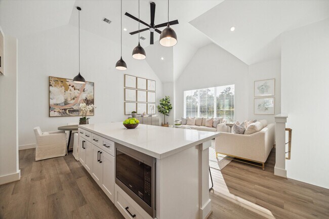 Photo - 845 Elkhart St