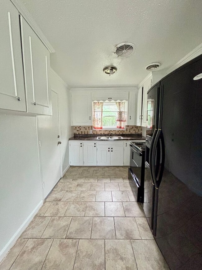 Photo - Nice 3 bedroom Home!