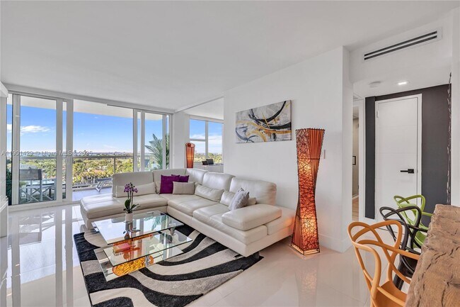 Photo - 5600 Collins Ave Unidad 10H