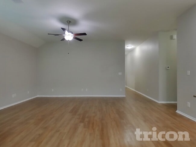 Photo - 955 Oak Falls Dr