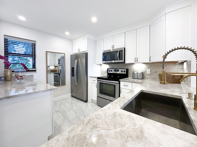 Photo - 4800 Bayview Dr Unit 303