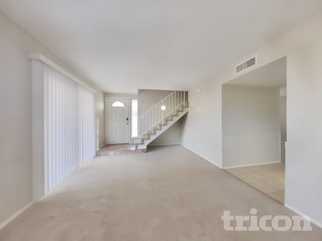 Photo - 1406 E Kerry Ln