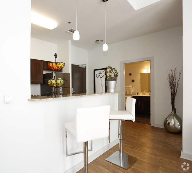 1BR/1BA -673SF