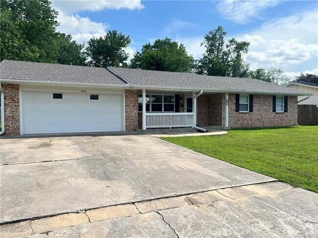 Building Photo - 2013 Dee Ave Rental