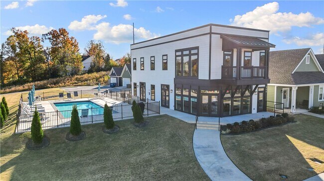 Photo - 913 NE Hts Ln