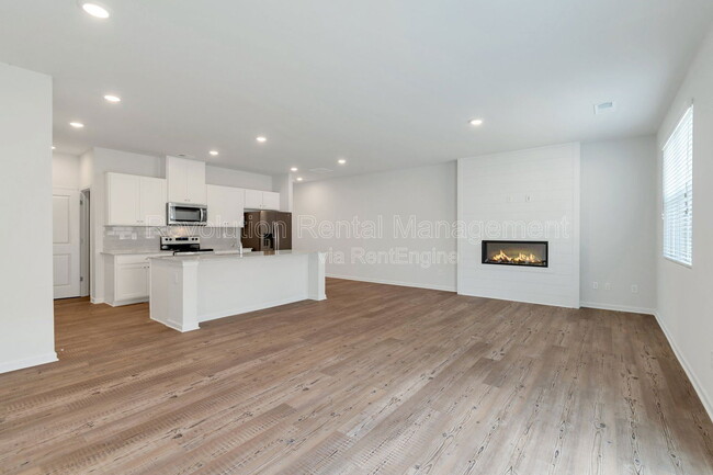 Photo - 101 Tumbling Waters Trl