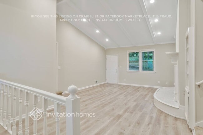 Photo - 349 Charmers Way SW