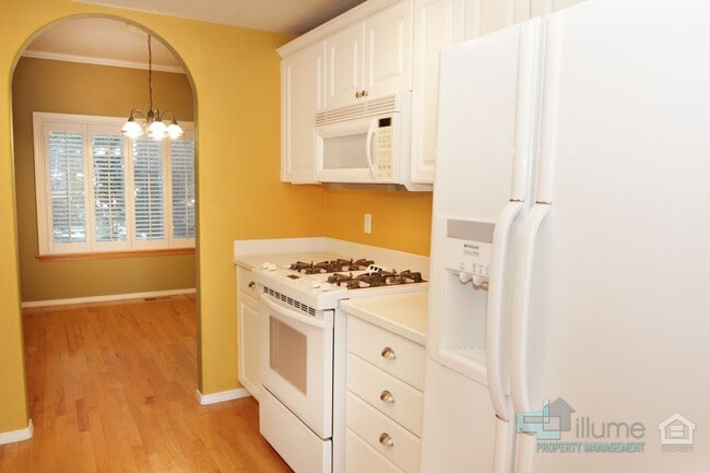 Photo - 3 Level Townhome near OHSU and PSU-Attached Garage with 2 Parking Spaces!