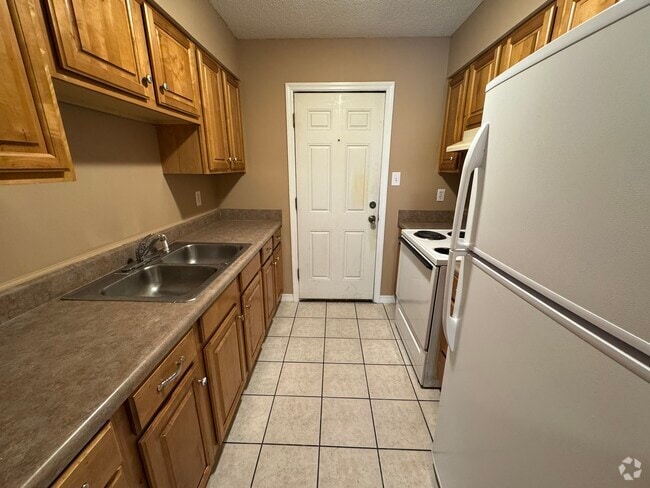 Building Photo - 1925 Arizona St Rental