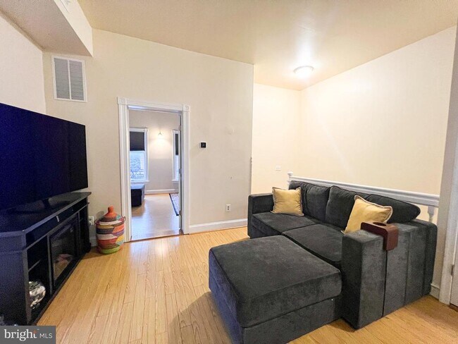 Photo - 1100 William St